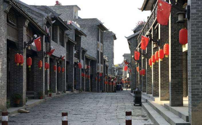 职场上应该「隐藏情绪」，还是应该鼓励「情绪自由」？游戏画面